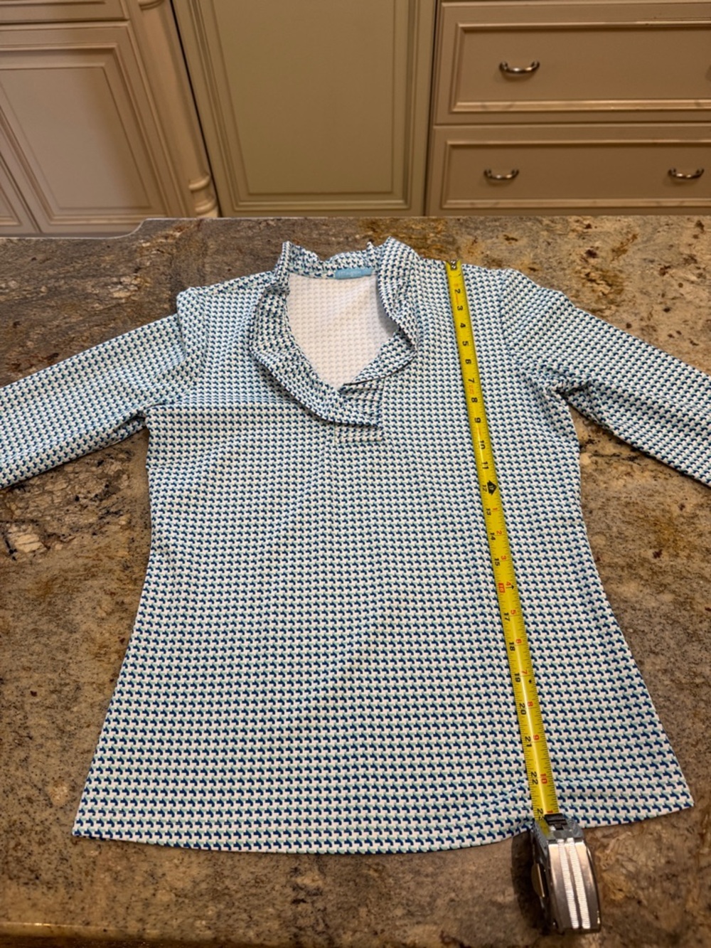 J. McLaughlin Blue & White Patterned Long-Sleeve Shirt. Perfect for travel.